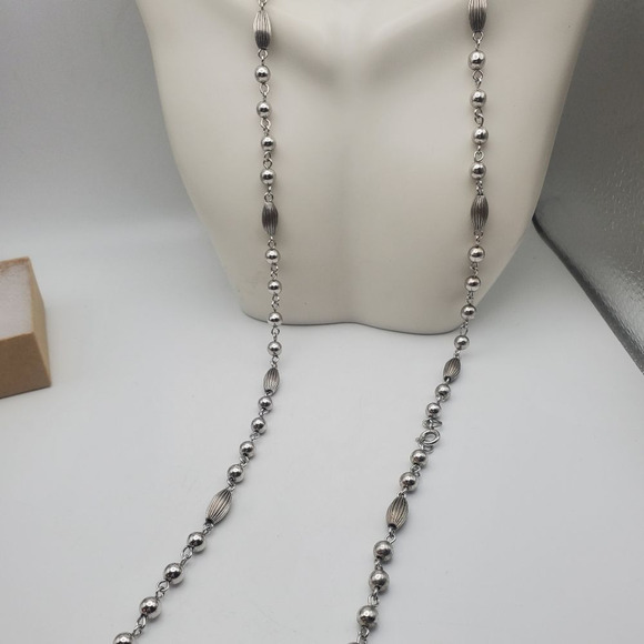 Silver metallic faux‎ pearl beaded necklace - Picture 1 of 3
